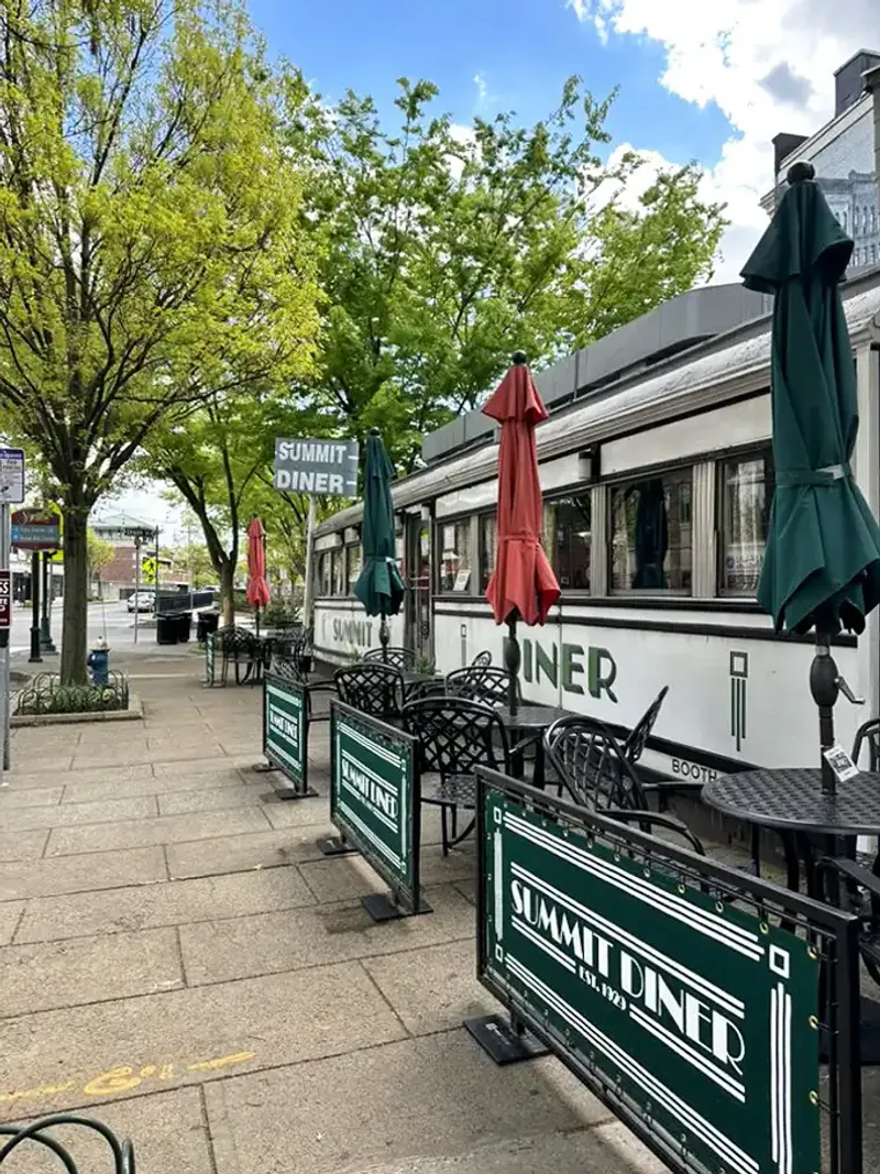 Summit Diner, Summit