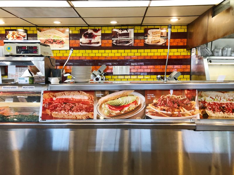 Langer's To-Go Counter