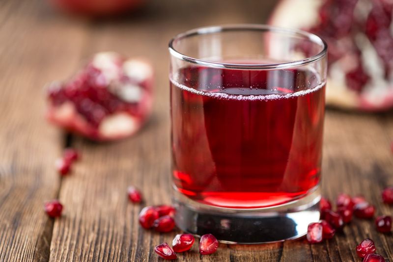 Pomegranate juice (100%, small glass)