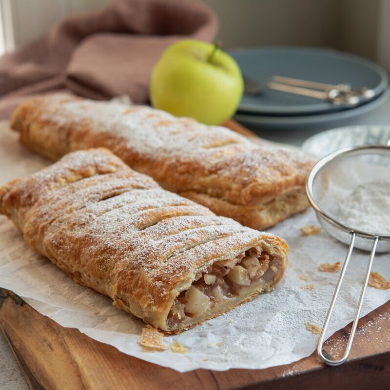 Apfelstrudel (Apple Strudel)