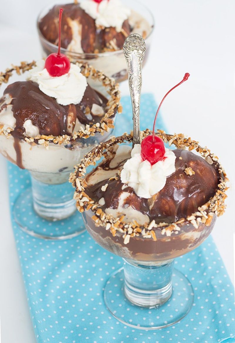 Ice Cream Sundae With Sprinkle “Crust”