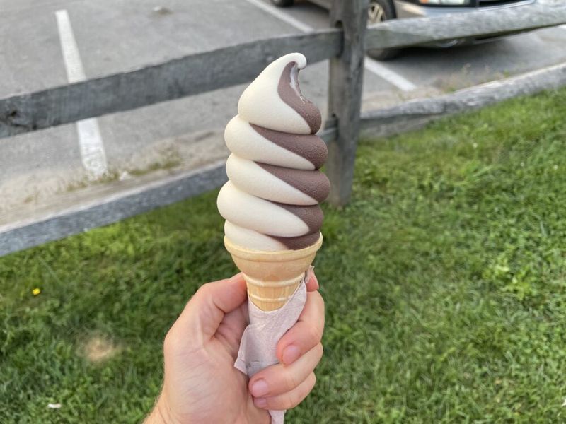 Vermont: Maple creemee (soft serve)