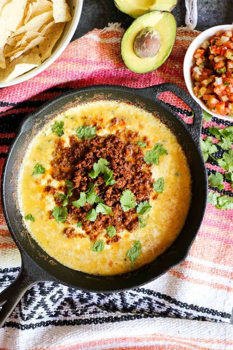 Queso Fundido con Chorizo