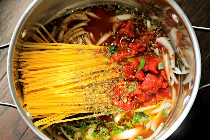 One-Pot Tomato Basil Pasta