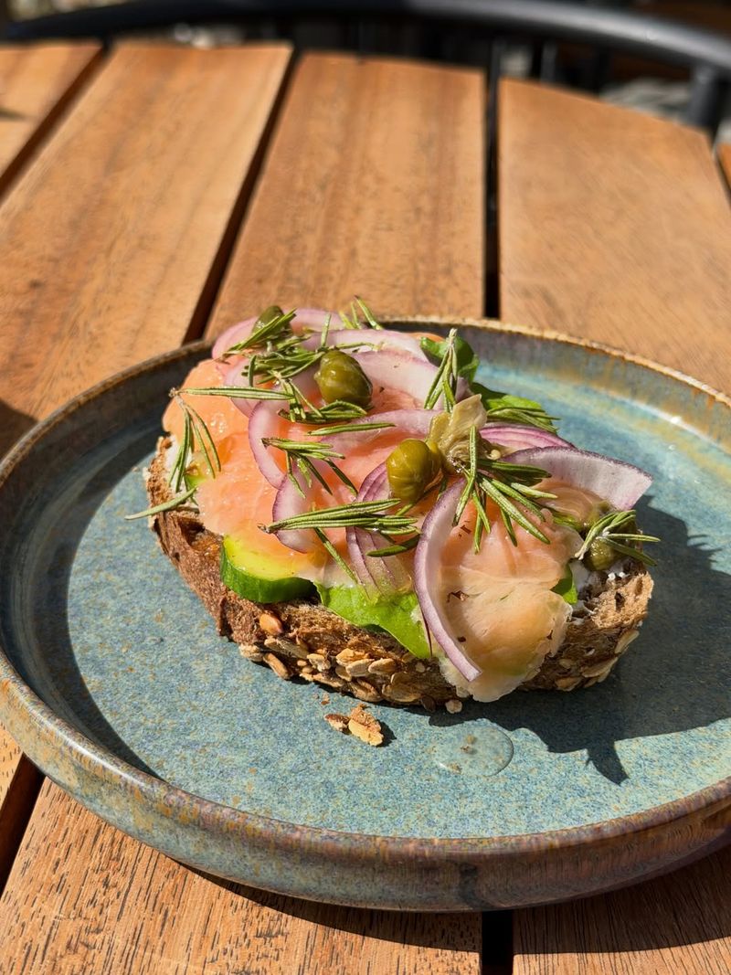 Smoked salmon on toast