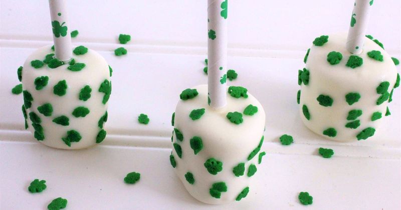 Shamrock Marshmallow Pops