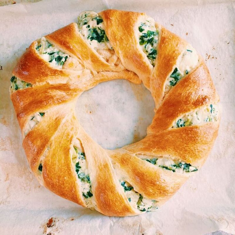 Spinach Artichoke Crescent Ring