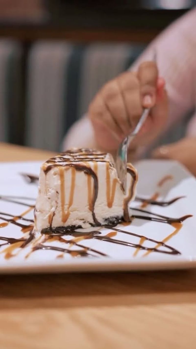 Ordering dessert without thinking about fullness