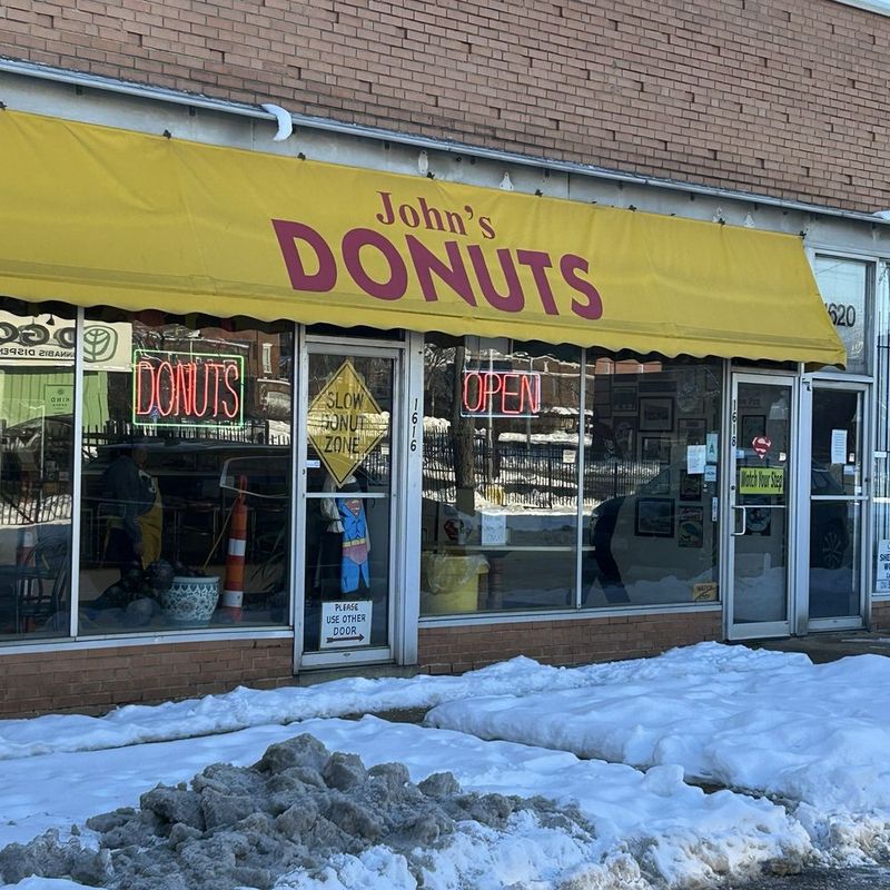 John's Donuts (Missouri)