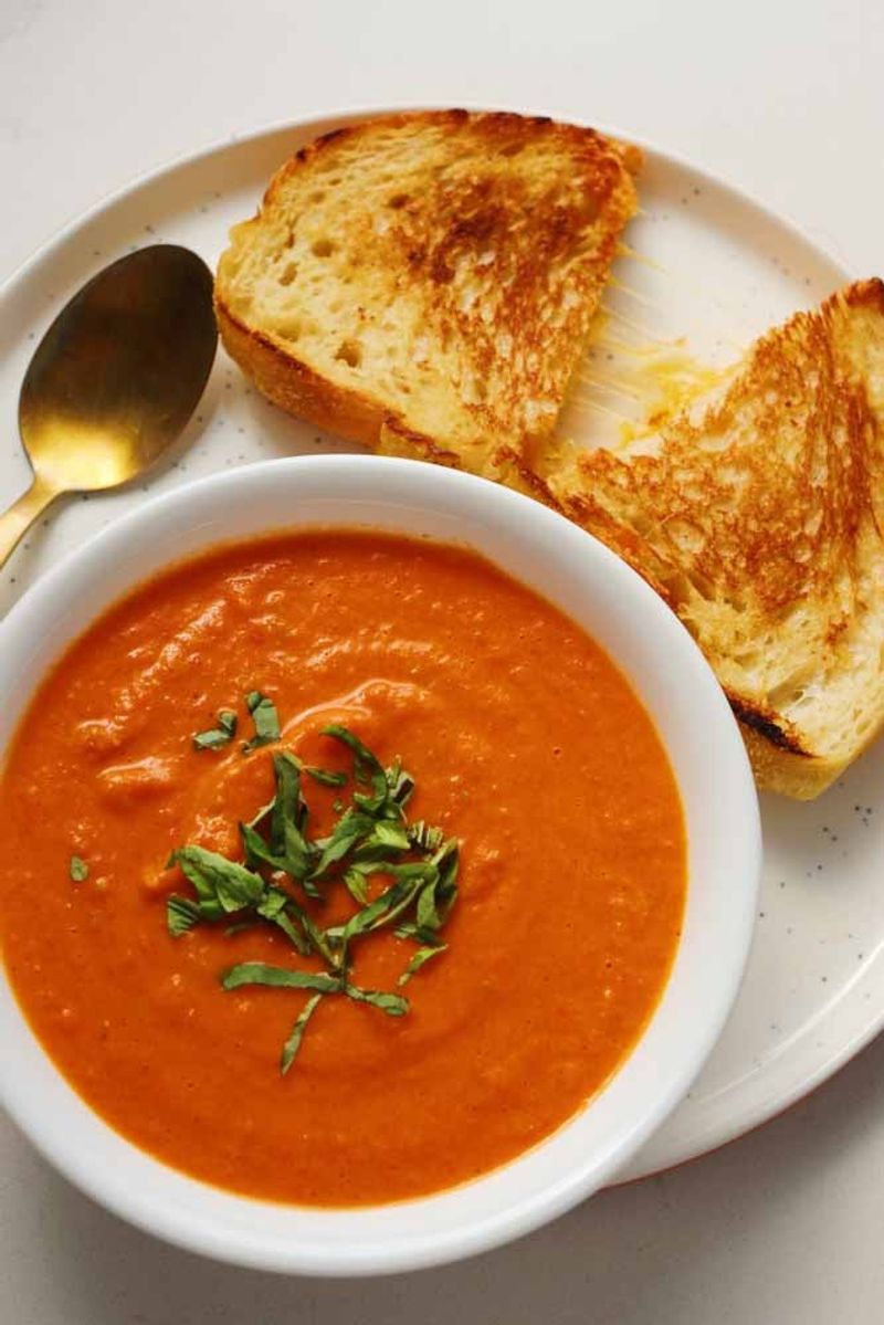Creamy Tomato Basil Soup With Grilled Cheese