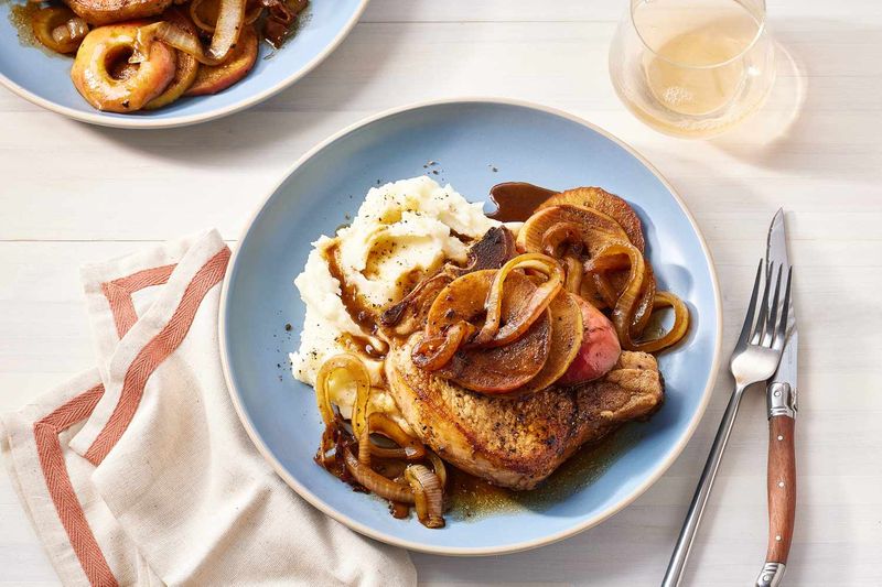 Pork Chops With Apples and Onions