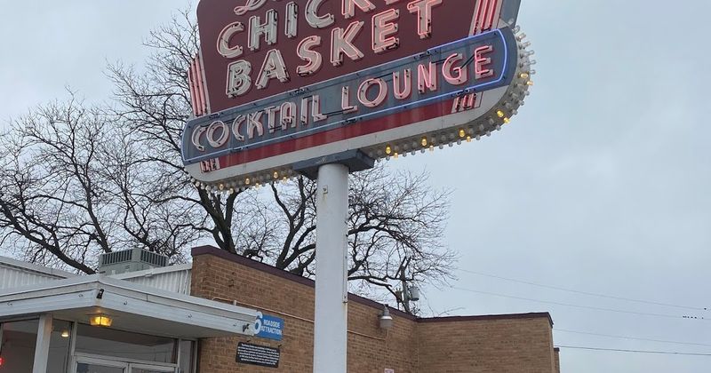 Dell Rhea's Chicken Basket — Willowbrook