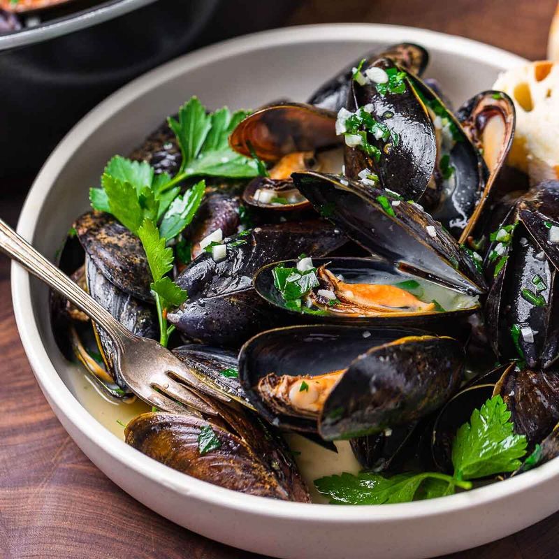 Mussels in White Wine and Garlic