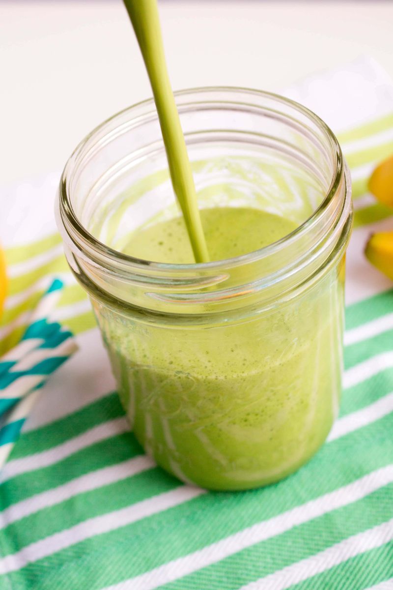 Smoothie with Banana, Spinach, and Whey