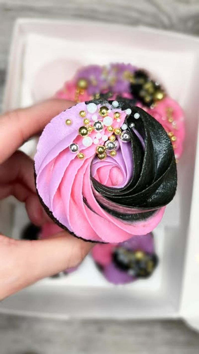 Two-tone swirl (no special skill)