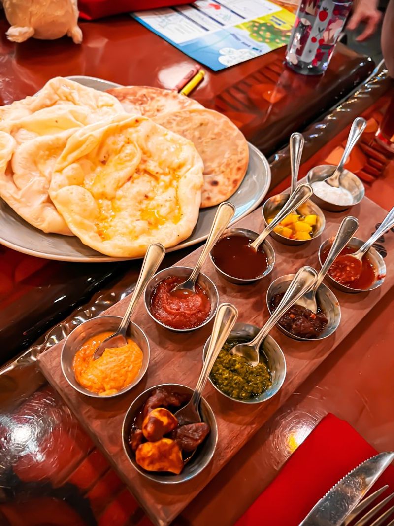 Sanaa Bread Service as a Shareable Feast
