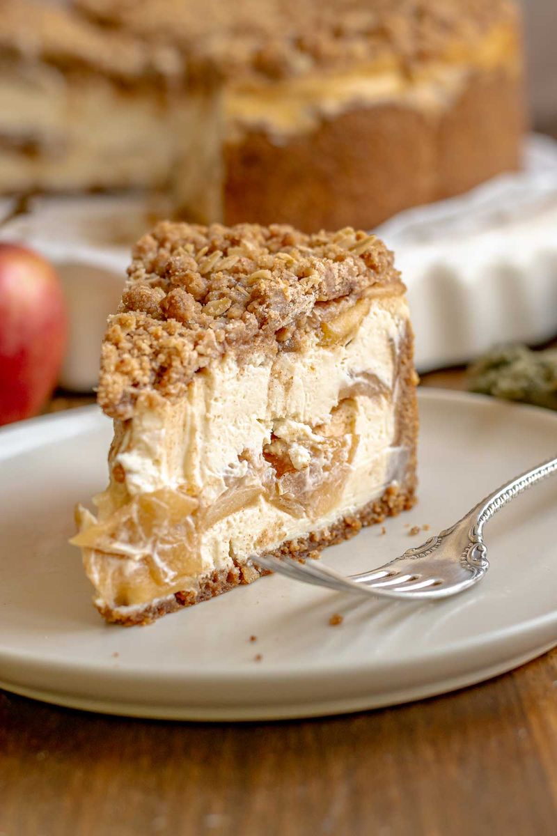 Apple Crisp Cheesecake