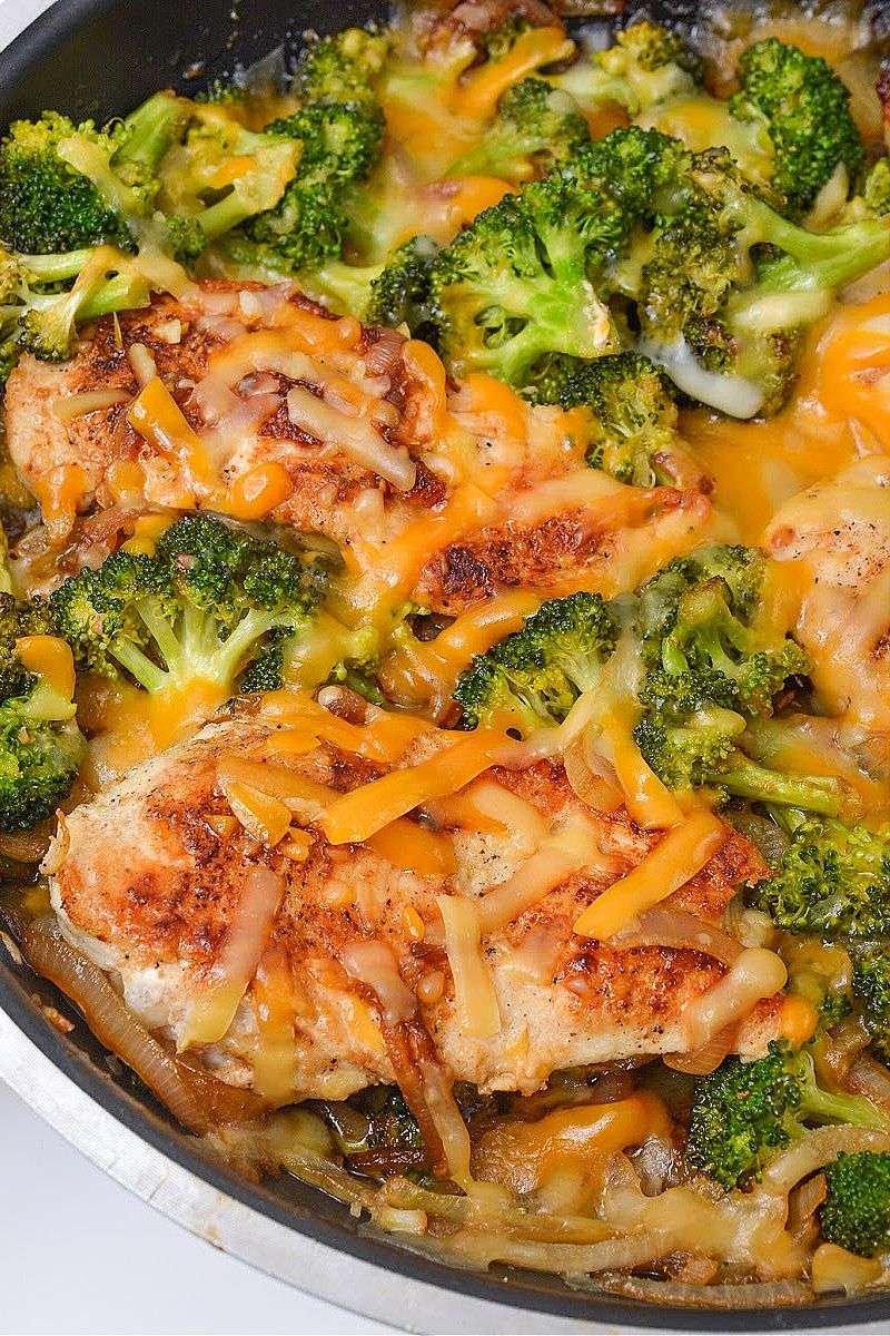 Cheesy Broccoli Chicken Skillet