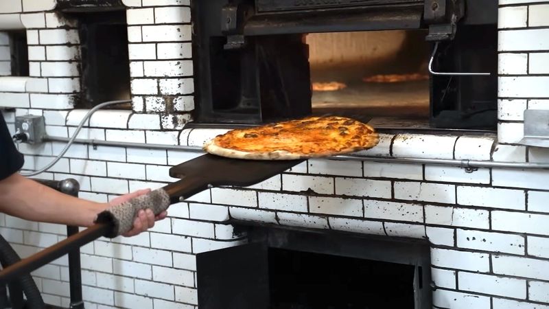 Frank Pepe Pizzeria Napoletana — New Haven, CT