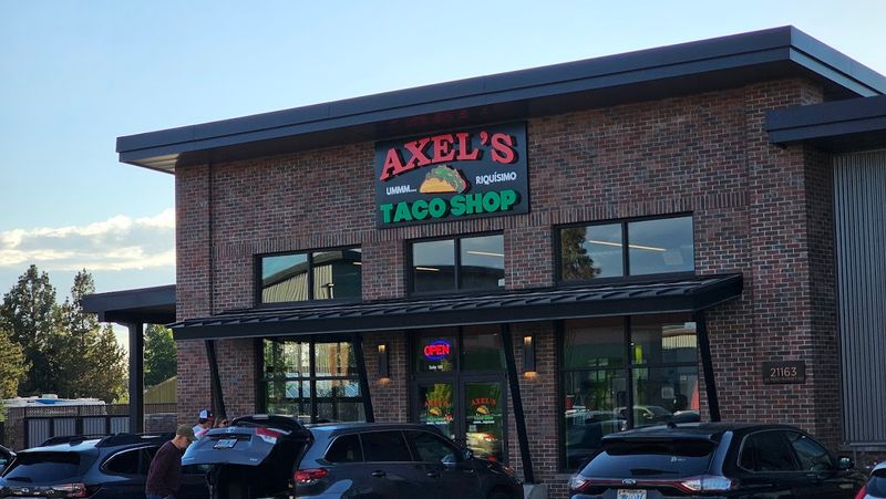 Consistent table turnover but no rush