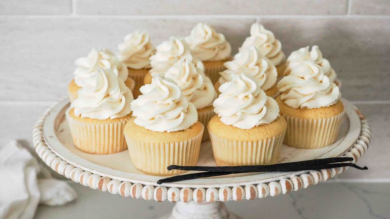 Vanilla Bean Cupcakes With Whipped Frosting