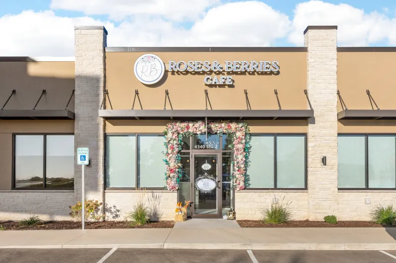 Roses and Berries Cafe (Dubuque)