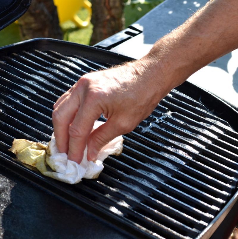 Use A Clean Hot Grate