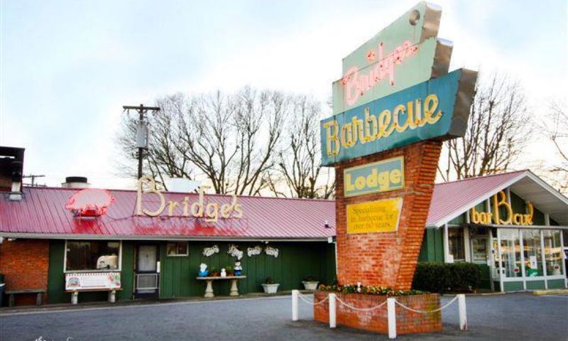 Red Bridges Barbecue Lodge (Shelby)