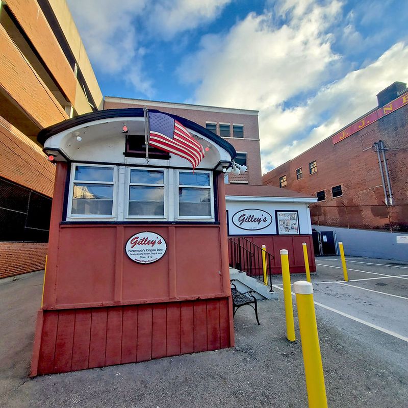 New Hampshire — Gilley’s PM Lunch Hot Dog (Portsmouth)