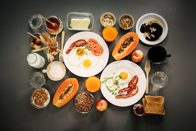 Brain fog that lifts after balanced meals