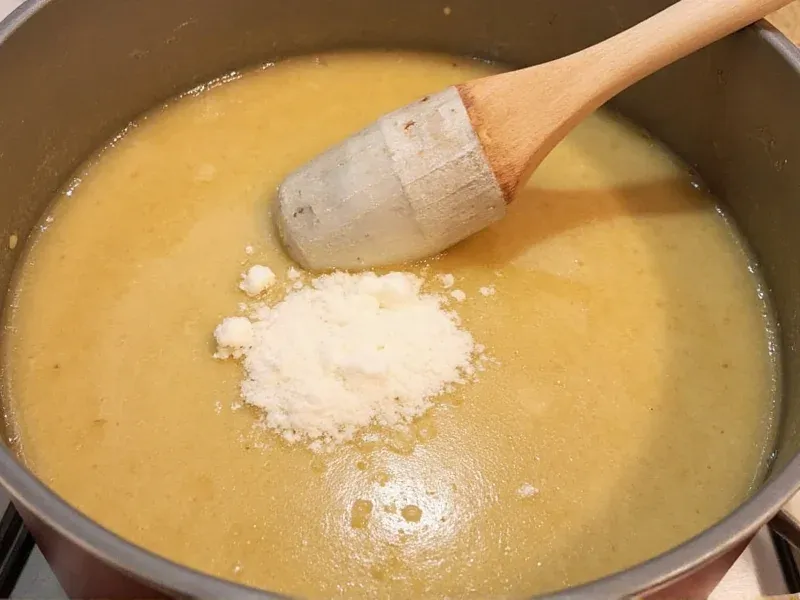 Adding flour directly into hot liquid