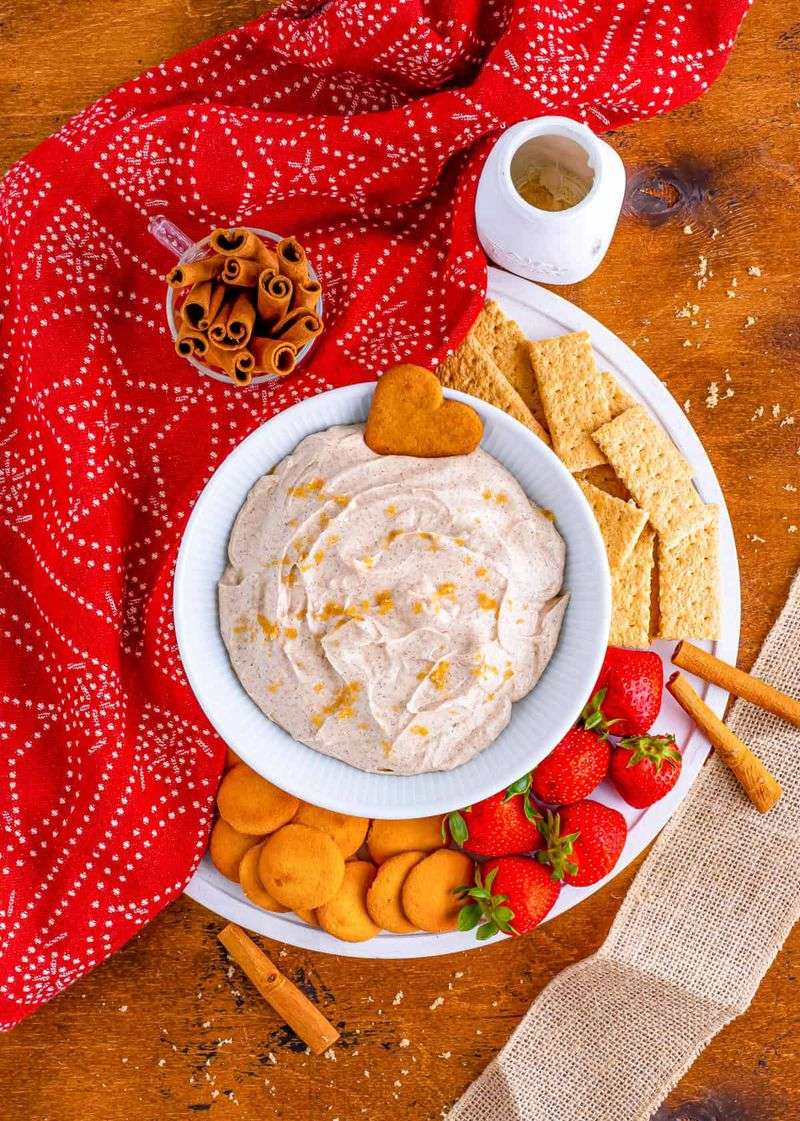 Cinnamon Roll Dip