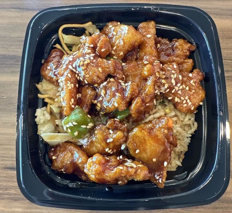 Panda Express Bowl with Chicken and Mixed Veggies