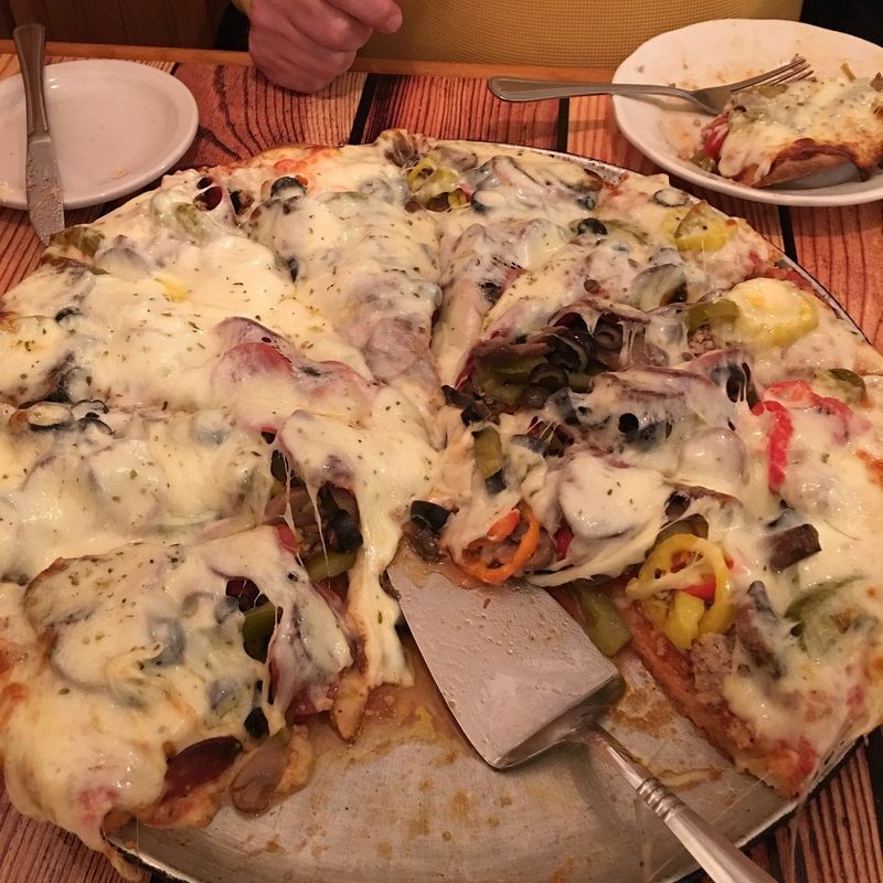 Legendary Pizza That's Worth The Wait