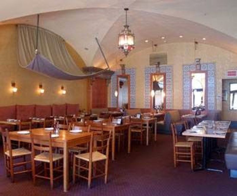 Virginia: Lebanese Taverna – Pentagon Row, Arlington