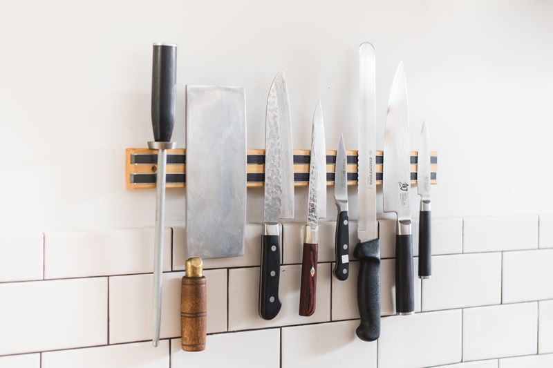Improper Knife Storage During Rush