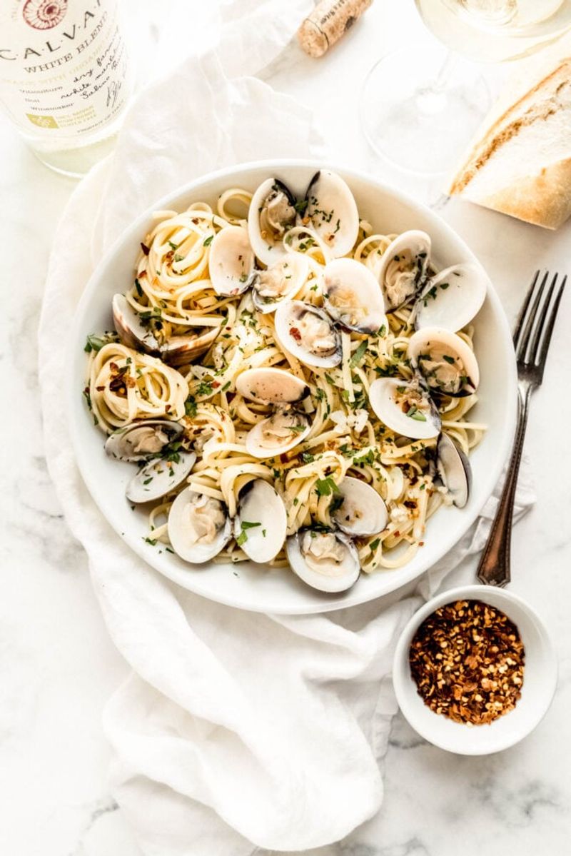 Pasta With Clam Sauce (Red or White)