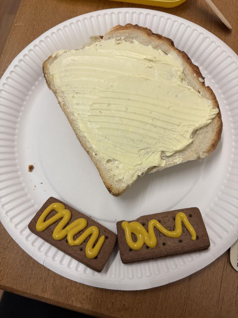 Toast, biscuits, or sandwich bread