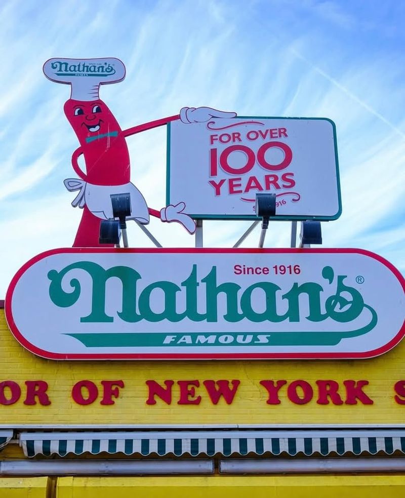 New York — Nathan’s Famous (Coney Island, Brooklyn)