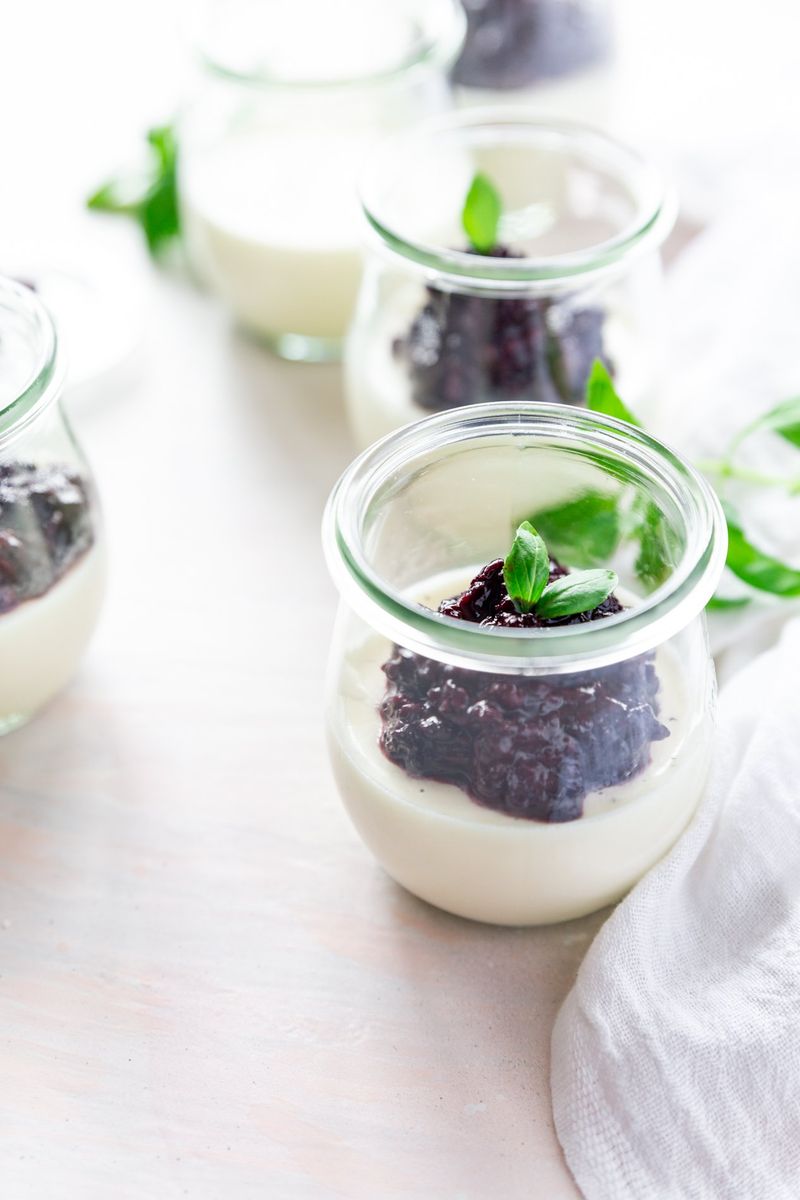 Vanilla Bean Panna Cotta Cups
