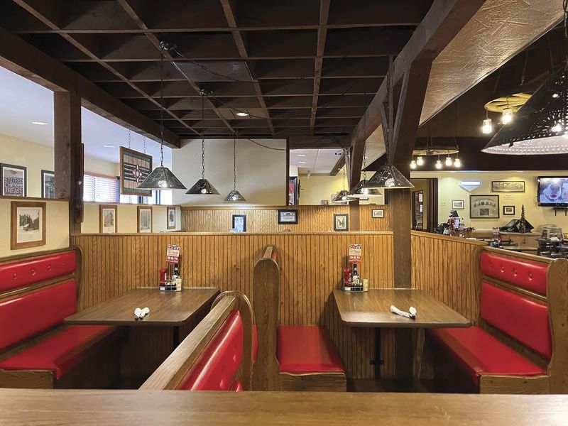 That classic comfort-chain vibe