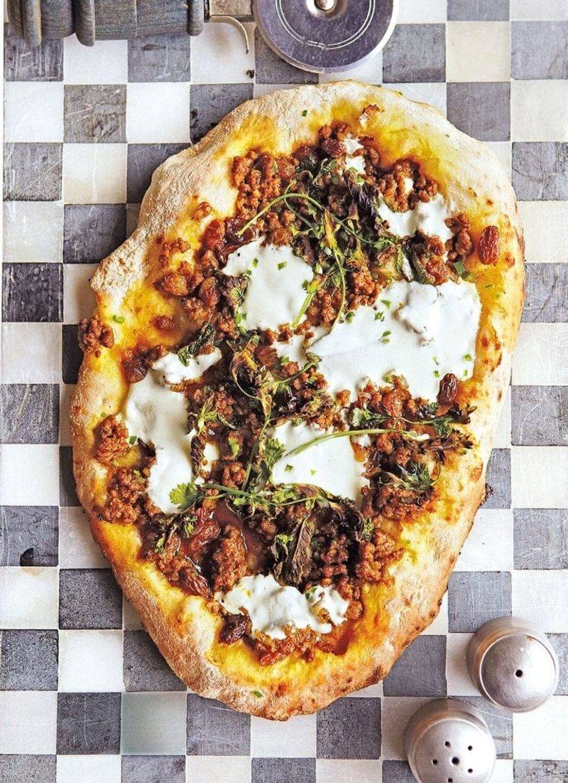 Crispy lamb flatbread with yogurt and herbs