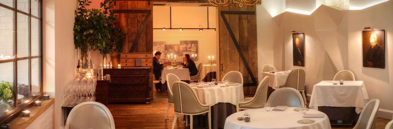 Métier: French Elegance in a Hidden Townhouse