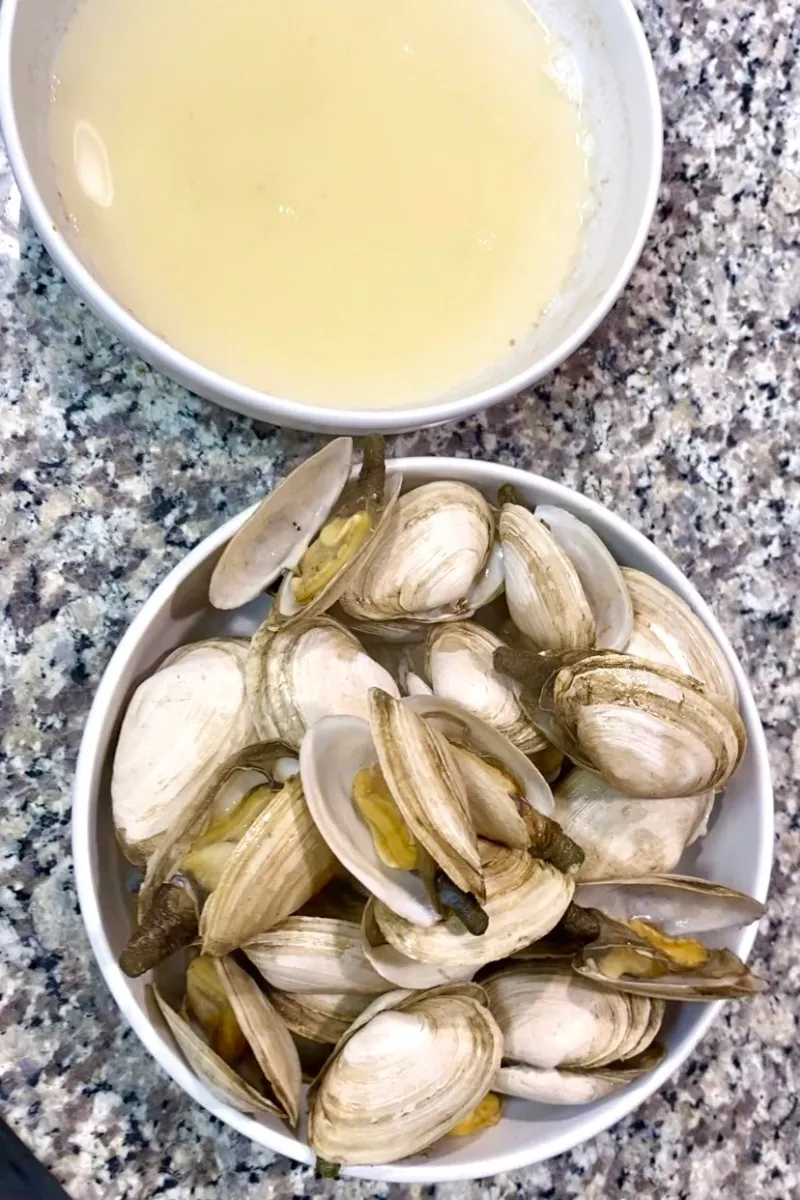 Steamers (soft-shell clams)