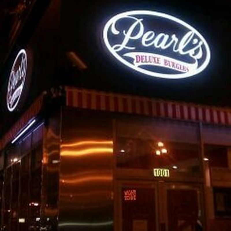 Pearl’s Deluxe Burgers