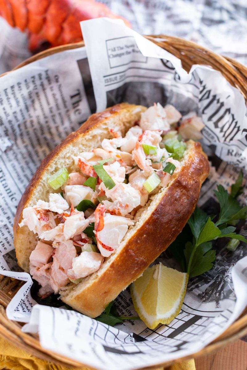 Lobster Roll (Chilled With Mayo)