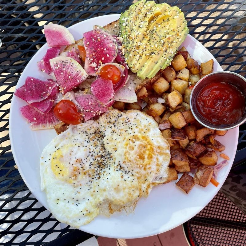 Wyoming: Chicken-fried steak dinner