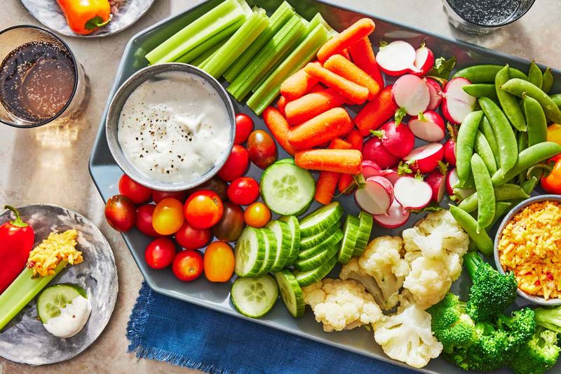Veggie Tray With Dill Dip