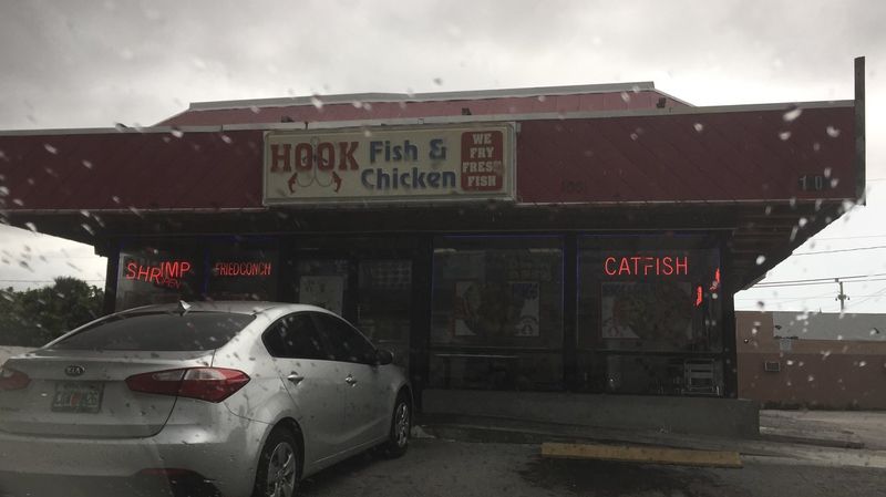 Hook Fish & Chicken (West Palm Beach)