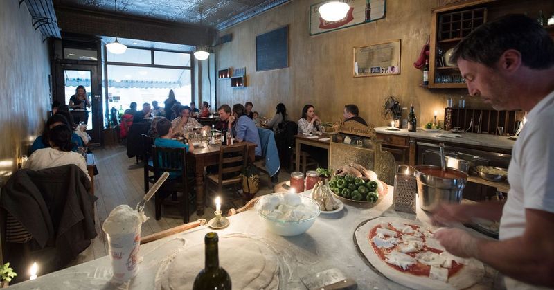 Lucali (Brooklyn, New York)